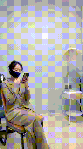 素人小姐姐骑在m头上扇耳光吐口水坐脸舔黑丝