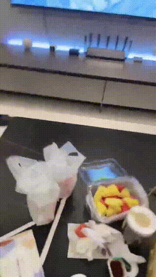 茶茶 我和闺蜜玩一个四眼脚奴