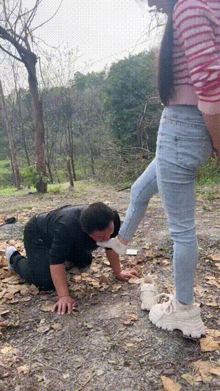 伊晨】小白鞋女神户外狂虐跟踪狂