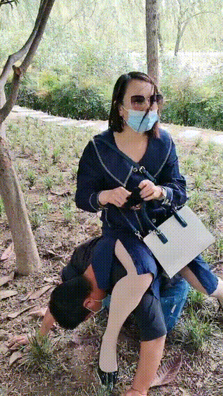 郑州女神】户外公园骑马遛狗