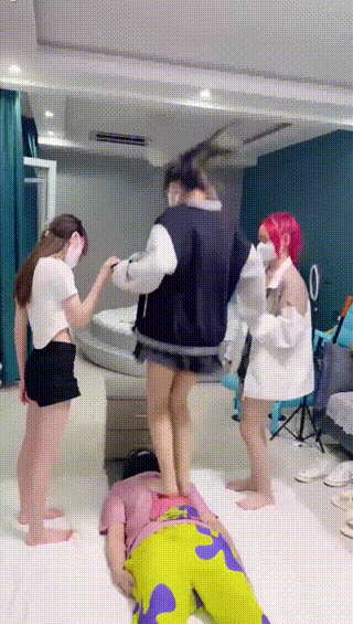【精神小妹】3S全体重踩踏地毯，踩头，跳跺狗爪 00_00_15-