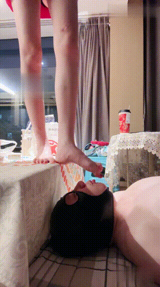 【甜音】玉足提档_sp_掐乳吮吸脚趾_踩踏【32分钟】 - taolusm