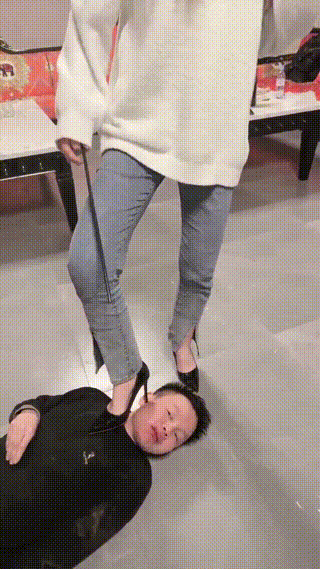11111宸宸家奴的一天玩狗鞭打恋足