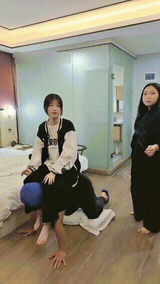 TL30130 德意户外】两个女王小姐姐37分钟