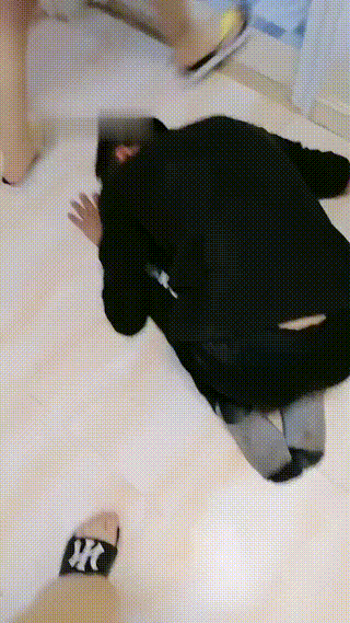 酒鸽双主居家玩奴伺候喝洗脚水舔脚喝圣水~回放20250331足趣1
