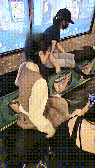 【美娜格格】圈内聚会多S多奴群调群虐【四视角版】【44分钟】 - taolusm