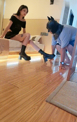 爆爆】哥哥偷闻袜子被发现后