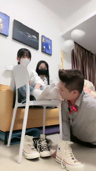 暴力美学牵着废物来闺蜜家