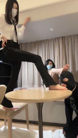 @@0001111虞姬3长腿御姐踩踏恋足狗奴