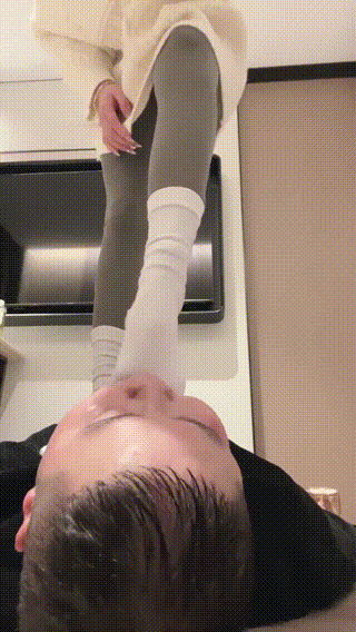 0000阿月无情暴力踩手骑脖踢端